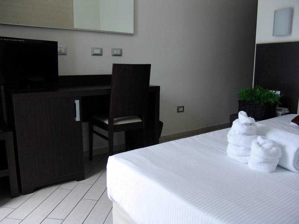 Hotel Paradise Airport Forlì Eksteriør bilde