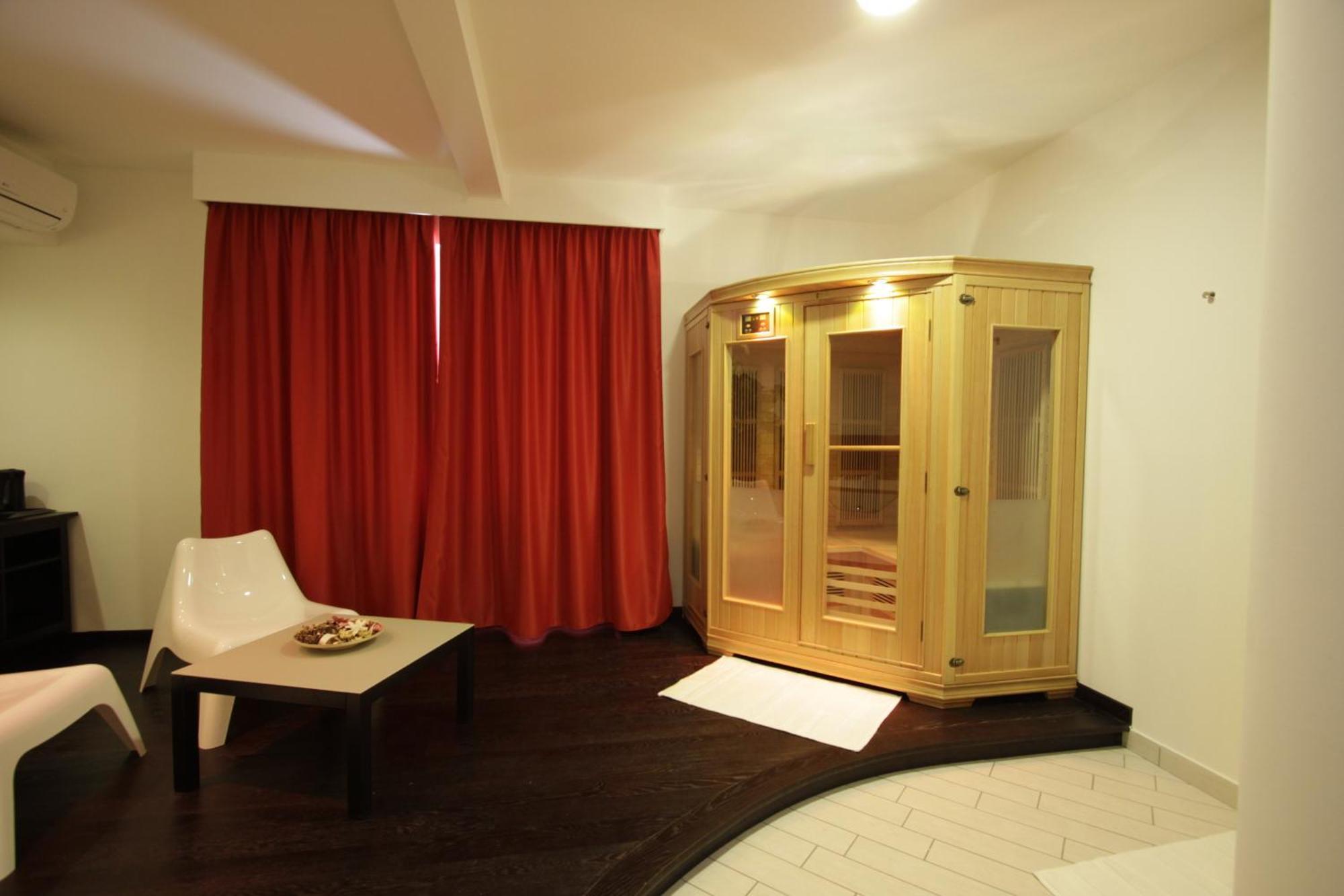 Hotel Paradise Airport Forlì Eksteriør bilde