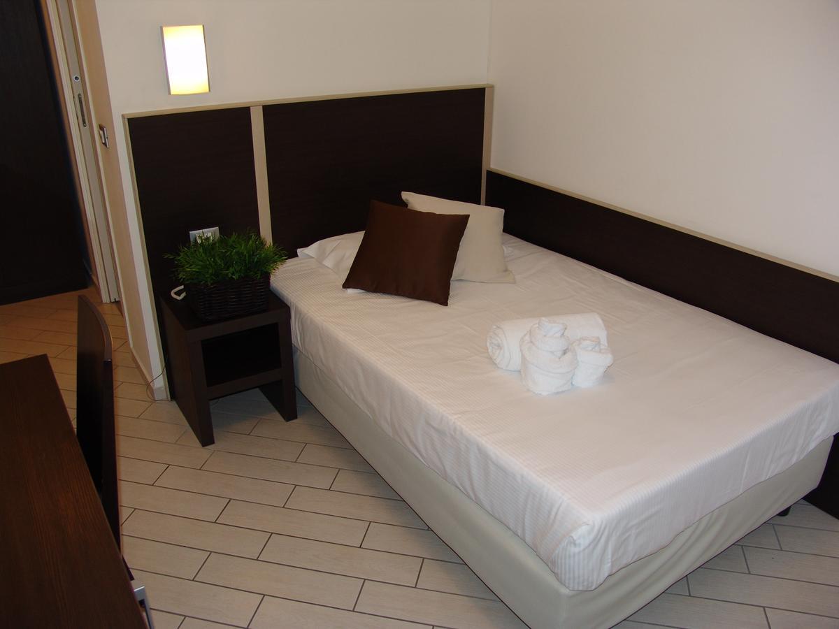 Hotel Paradise Airport Forlì Eksteriør bilde